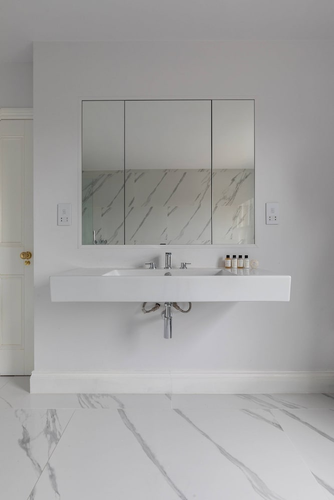 Radipole Road IV by Onefinestay