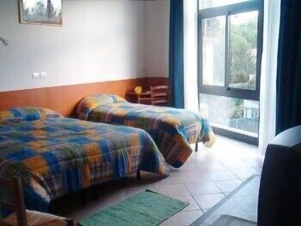 Lastra Bed & Car view 2