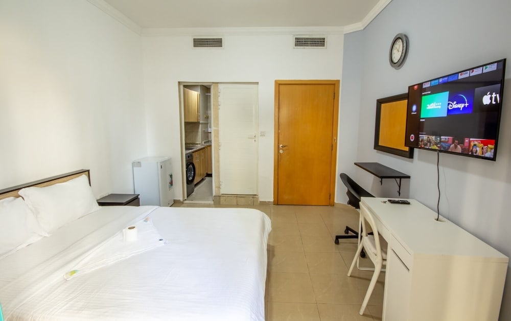 Marina Crown Hostel for Girls