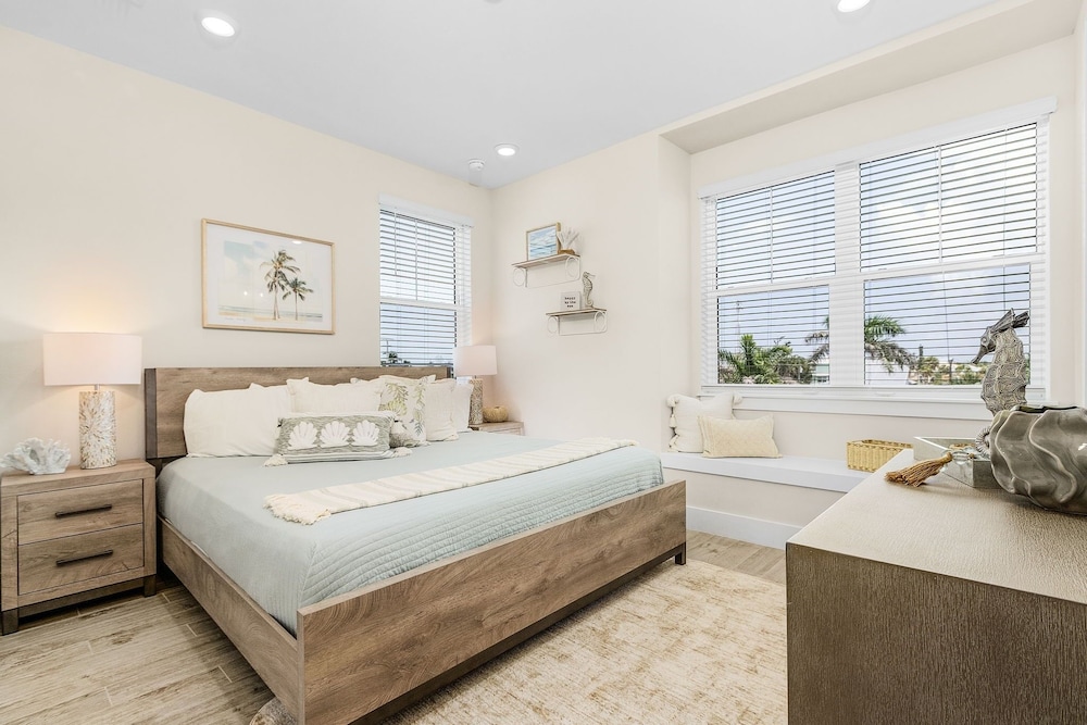 110 Sea Le Vie: 5br/4.5ba Brand New Build W/ Pool! 5 Bedroom Home