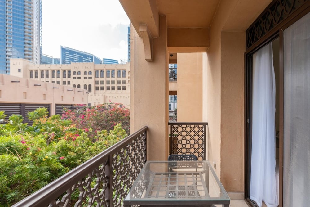 Stylish 1BD Apartment w/ Balcony, Downtown Dubai!