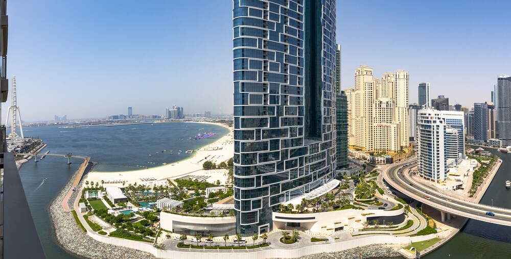 Waves - High-Rise Elegance: 2BR Apt with Marina Views