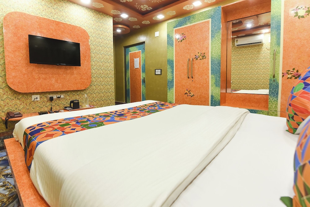 Fabhotel Rahi Crown