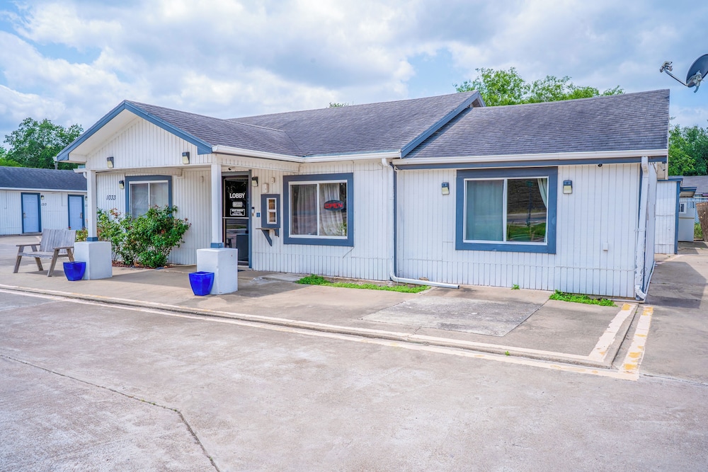 OYO Budget Inn Falfurrias Hwy 281