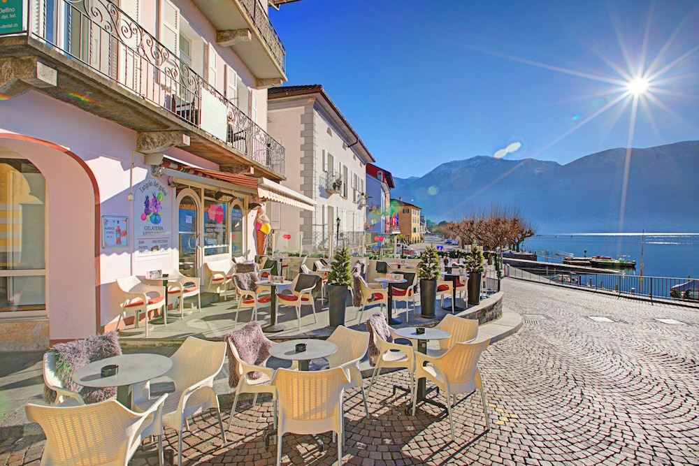 O Lac Ascona With Garden
