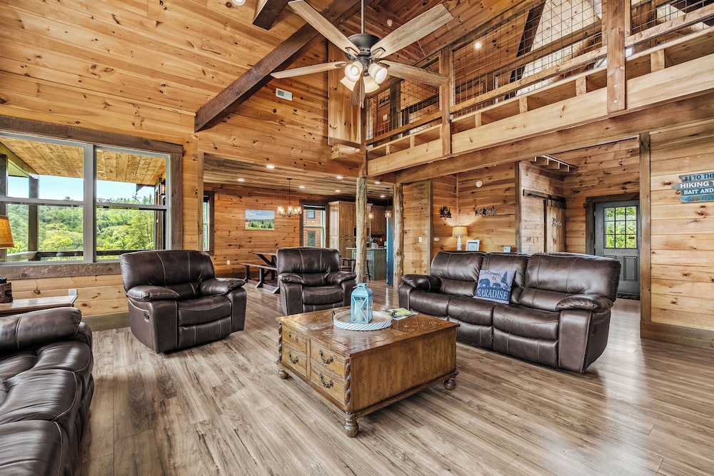 Amazing View Cabin w Gameroom Hot Tub Fire Pit