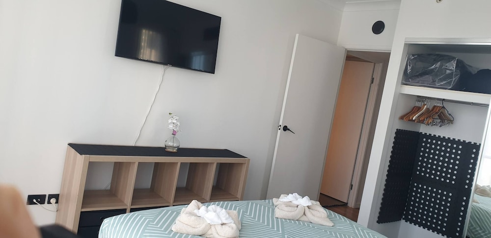 Chevron With 3beds and own Carpark Within Tower3
