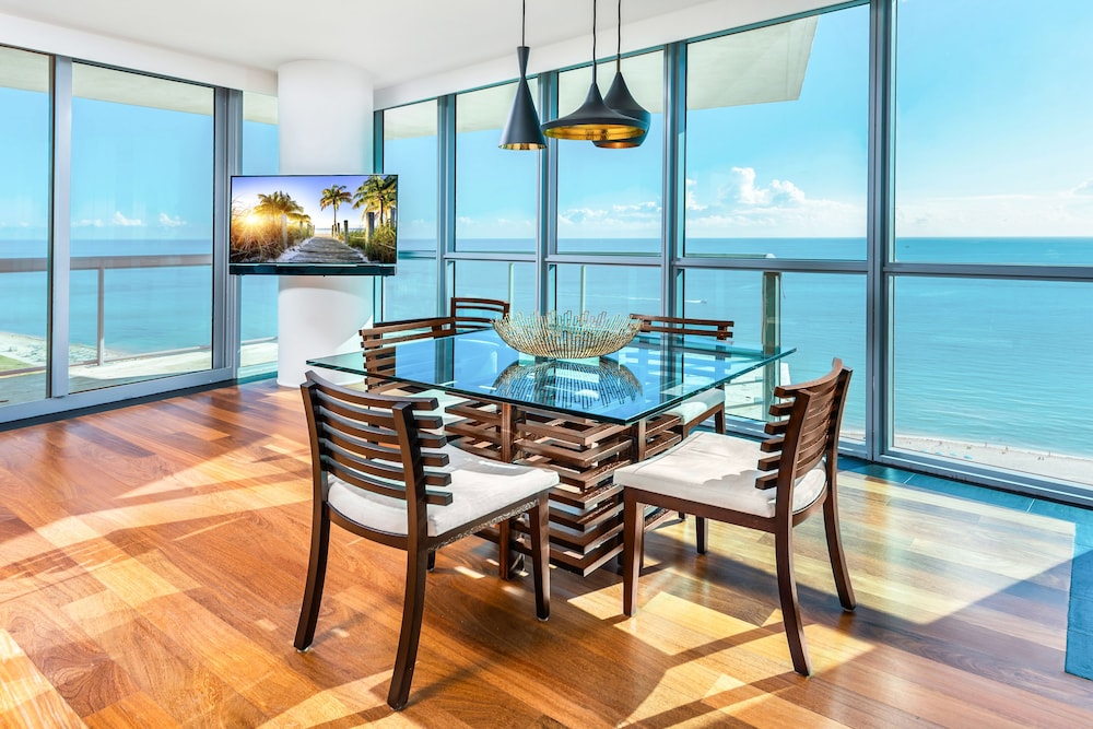 Luxury Vacation Rentals at The Setai by LRMB