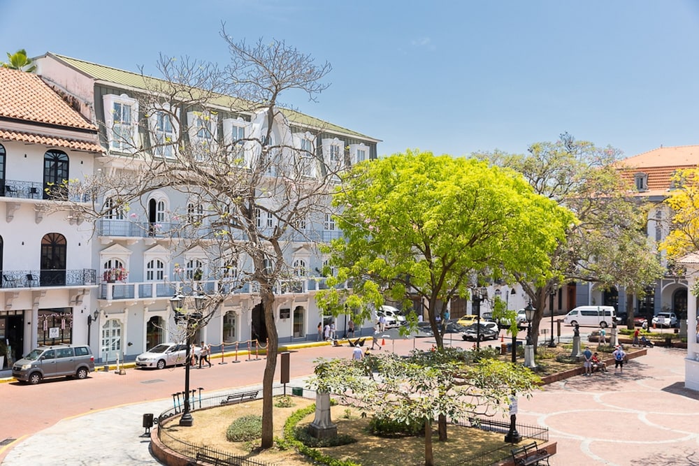 The Plaza Catedral Views by Acomodo Casco Viejo