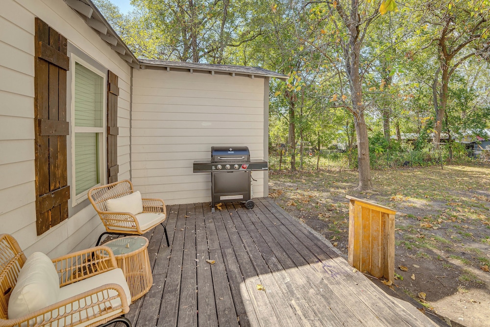 Walk to East Texas A&m! Home w/ Pet-friendly Yard