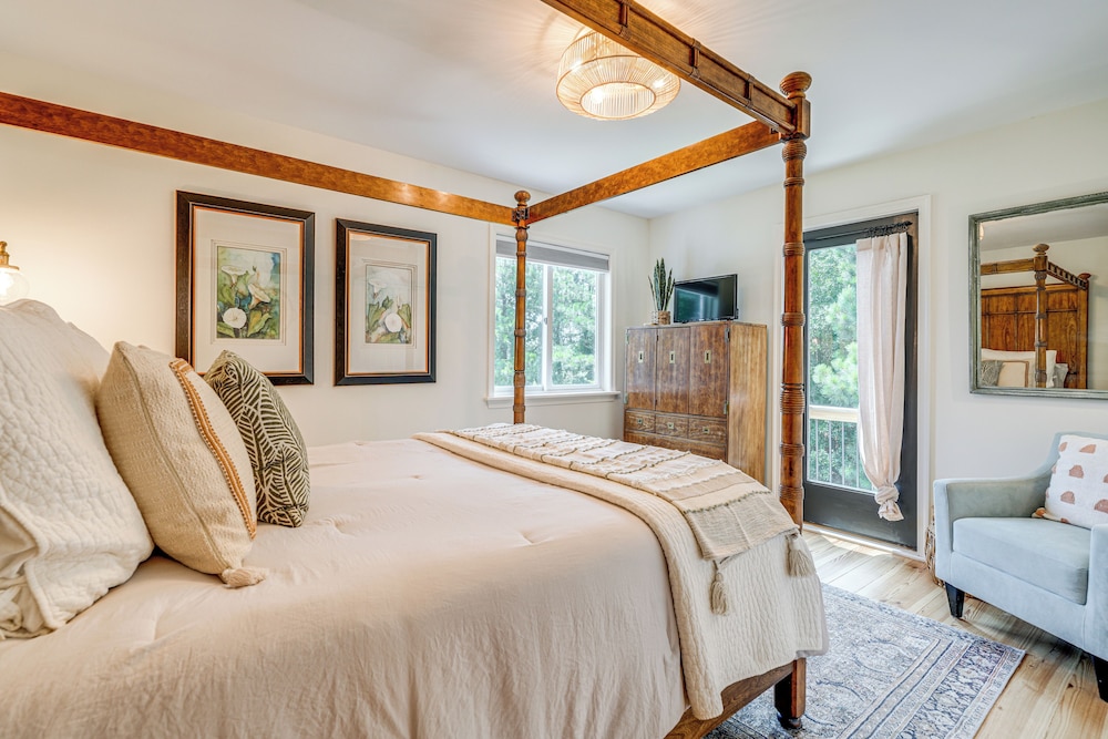 Private Beach Access & Hot Tub: Kitty Hawk Haven