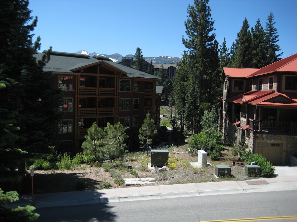Val d'Isere by Mammoth Reservation Bureau