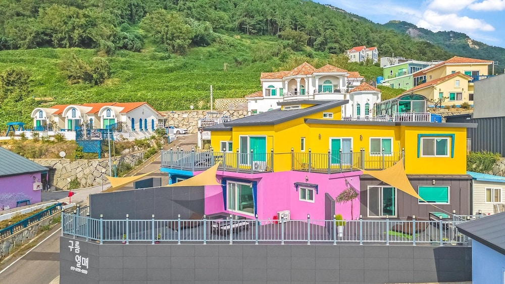 Namhae Gooreamyelmae Pension view 5
