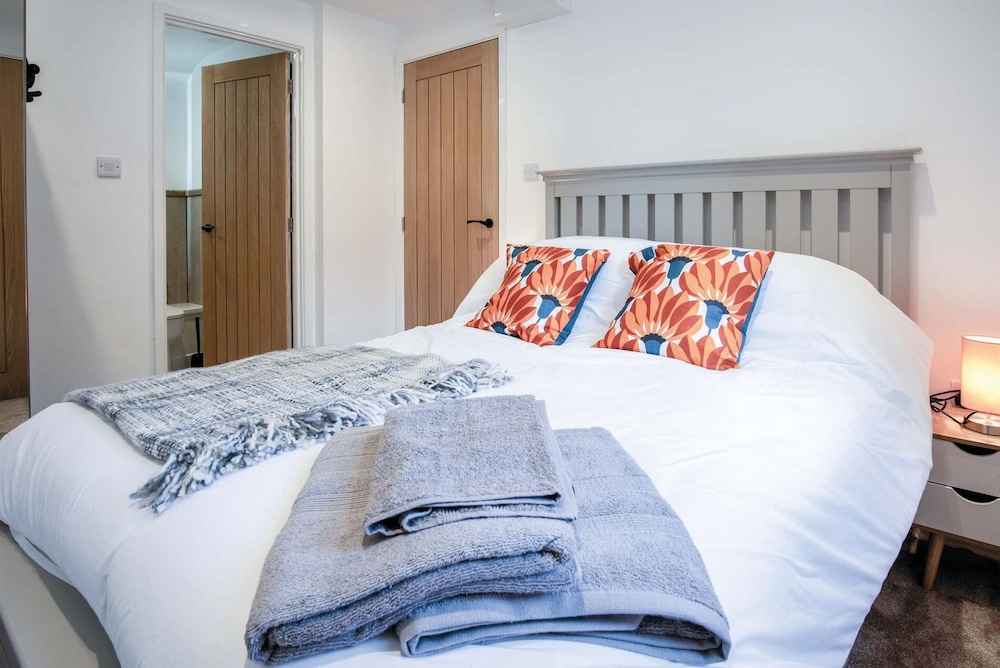 Flat 2 - 1 Bedroom Apartment - Tenby