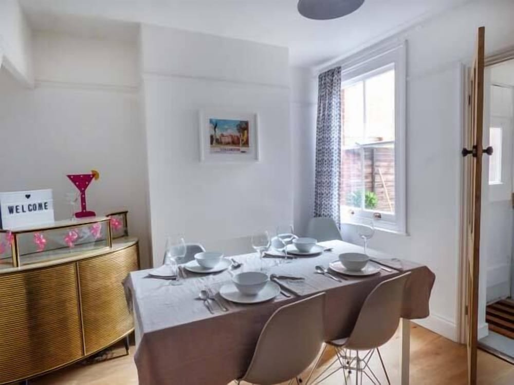 Colchester Vacations - Dutch Cottage - Property Image 4