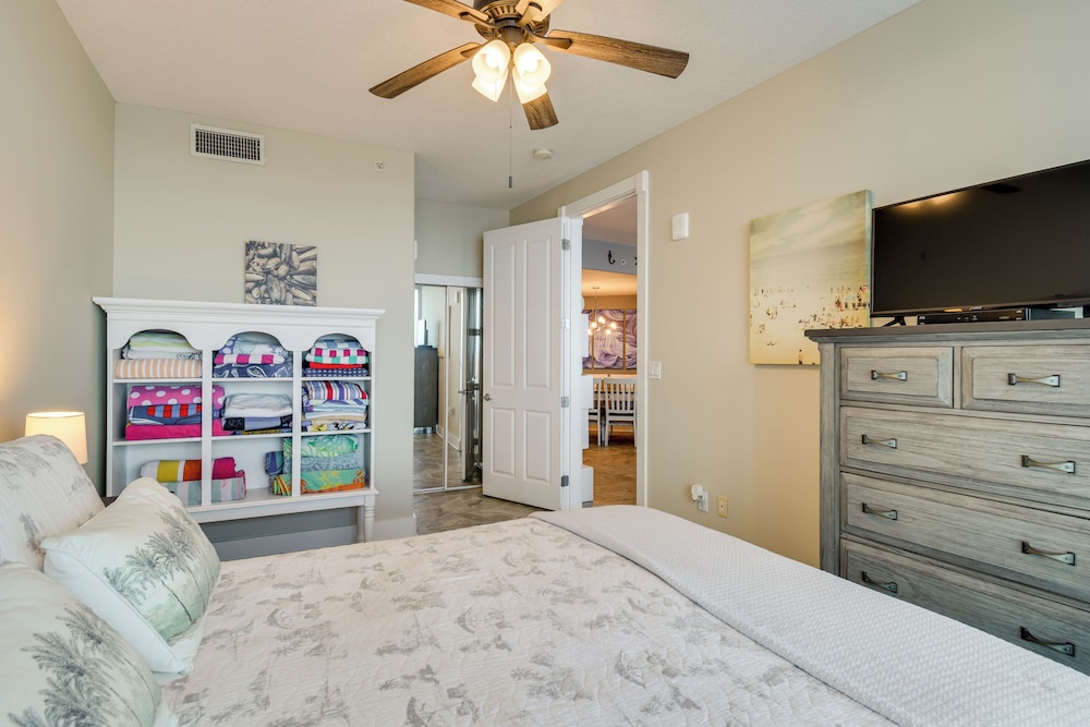 Gulf Views & Pools: Beachfront Island Tower Condo