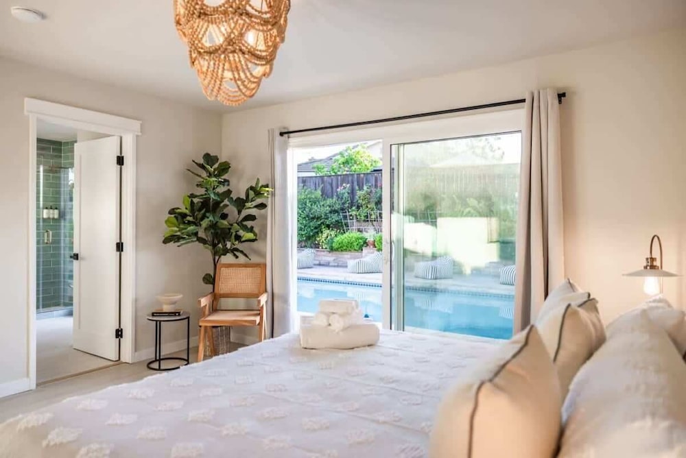 @ Marbella Lane - Vibrant & Chic Designer Home