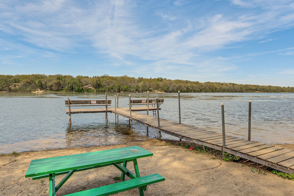 Charming Cottage: Steps to Lake Wandawega!