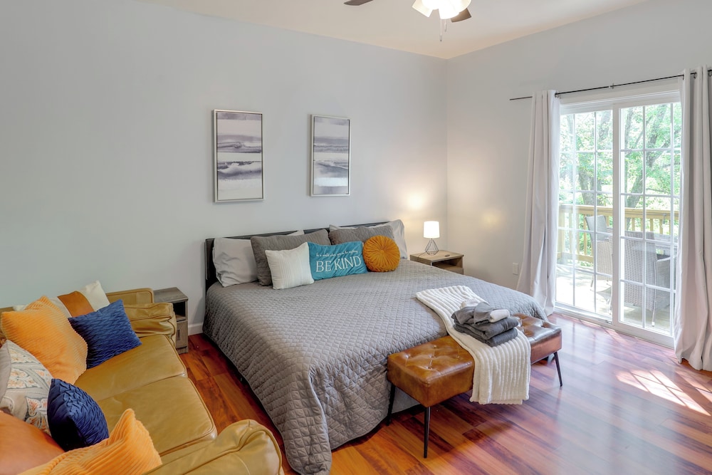 Family Home w/ Game Room, 3 Mi to Dtwn Asheville!