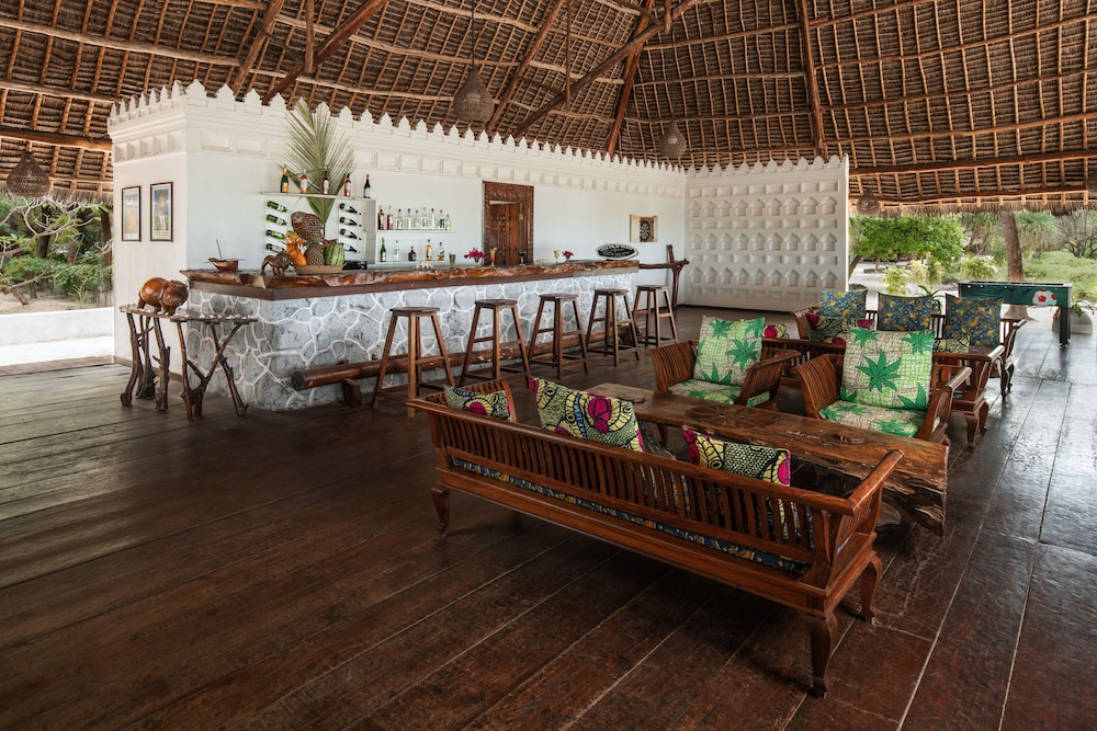 Hakuna Majiwe Beach Lodge