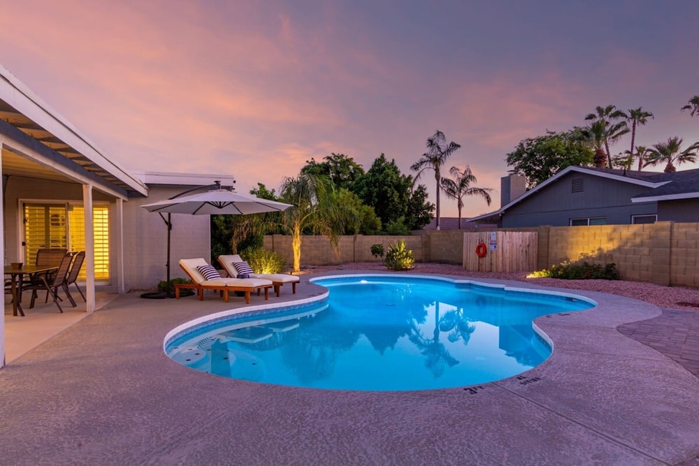 Cactus Glen Retreat Heated Pool Cabana Bar Gameroom