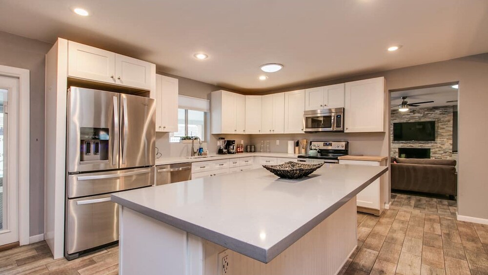 Modern Chic Old Town Scottsdale Home W/pool & Gym!