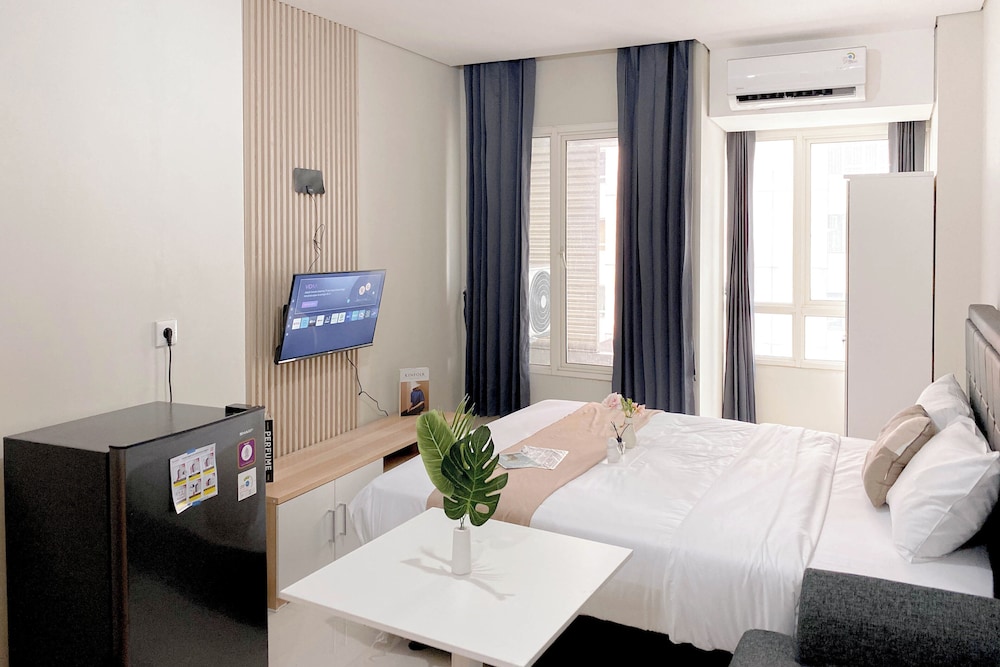 Best Furnished And Homey Studio Nifarro Park Apartment