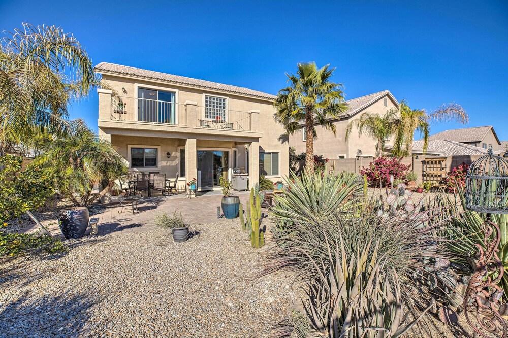 Sunny San Tan Valley Home w/ Grill on Golf Course!