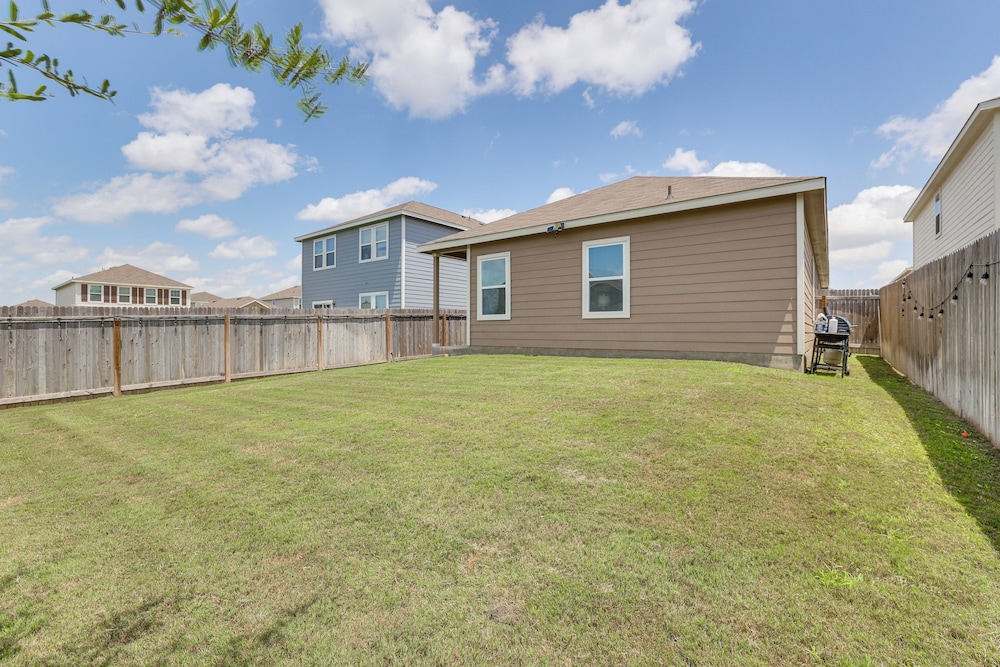 Pool Access: Family Home w/ Yard Near Lackland AFB