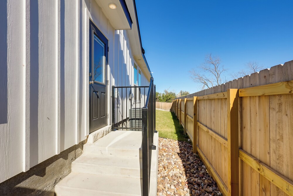 2 Mi to Downtown Temple: Pet-friendly Home w/ Yard
