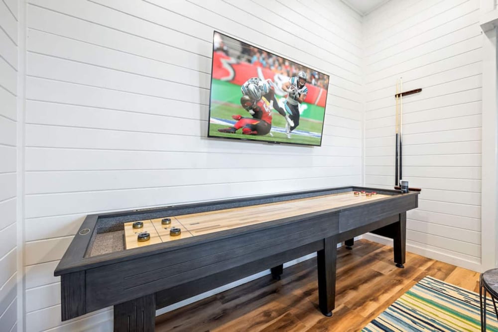 Luxury Cabin Lake Views EV Charger Game Room
