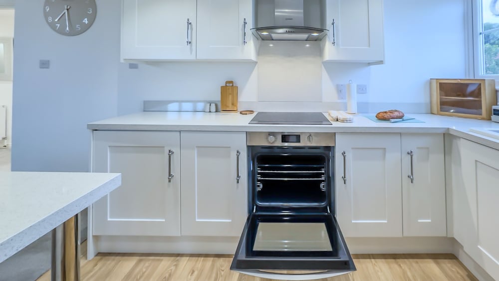Elegant 2BR Broadstairs Coastal Escape by Adliv