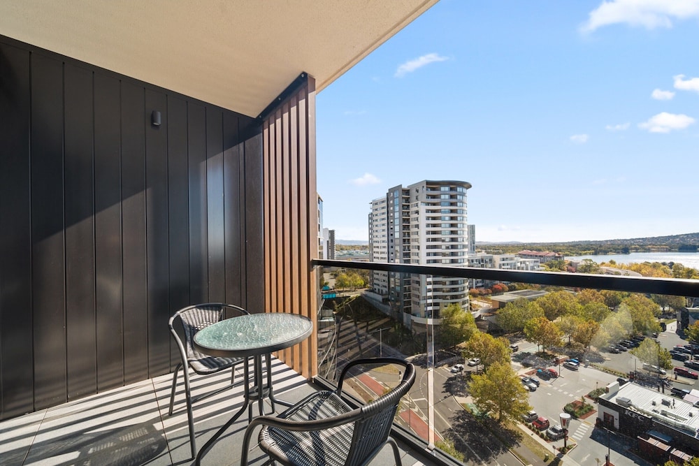 Sleek 2-bed Apartment With Rooftop Garden Access