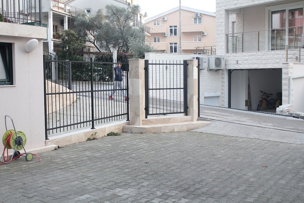 Family Apartments Budva view 3