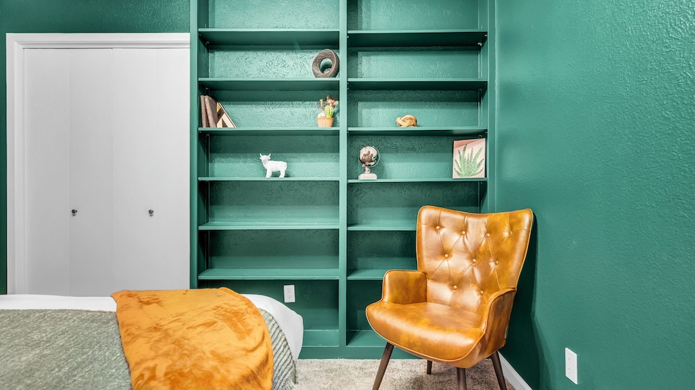 LuxStay Escapes