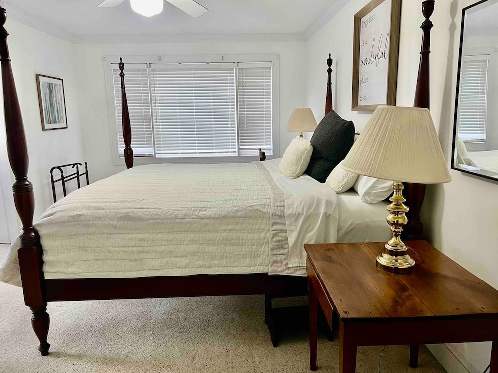 5 BR House- Mt Mitchell Golf Course on the River