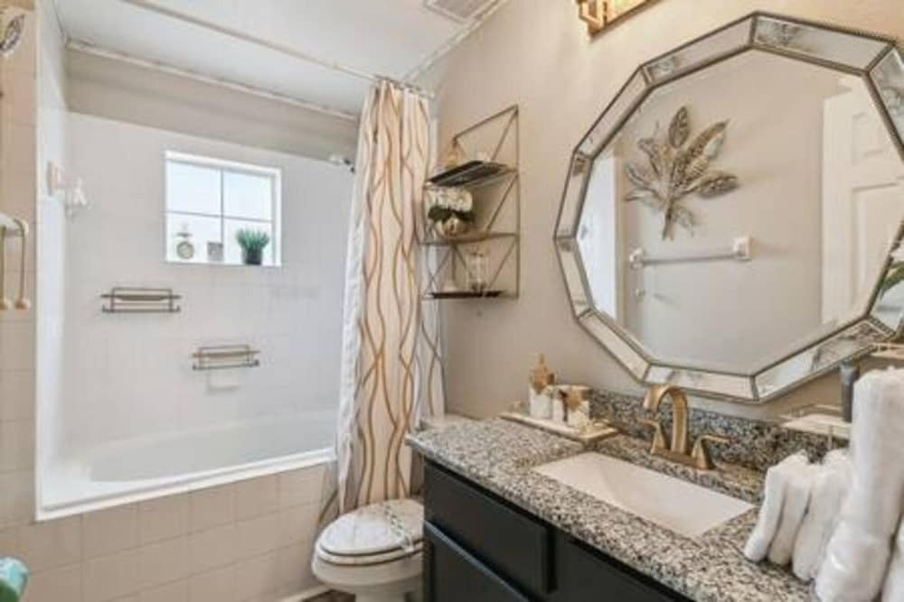 Lake Berkley 4BR Villa - Near Disney & Pool