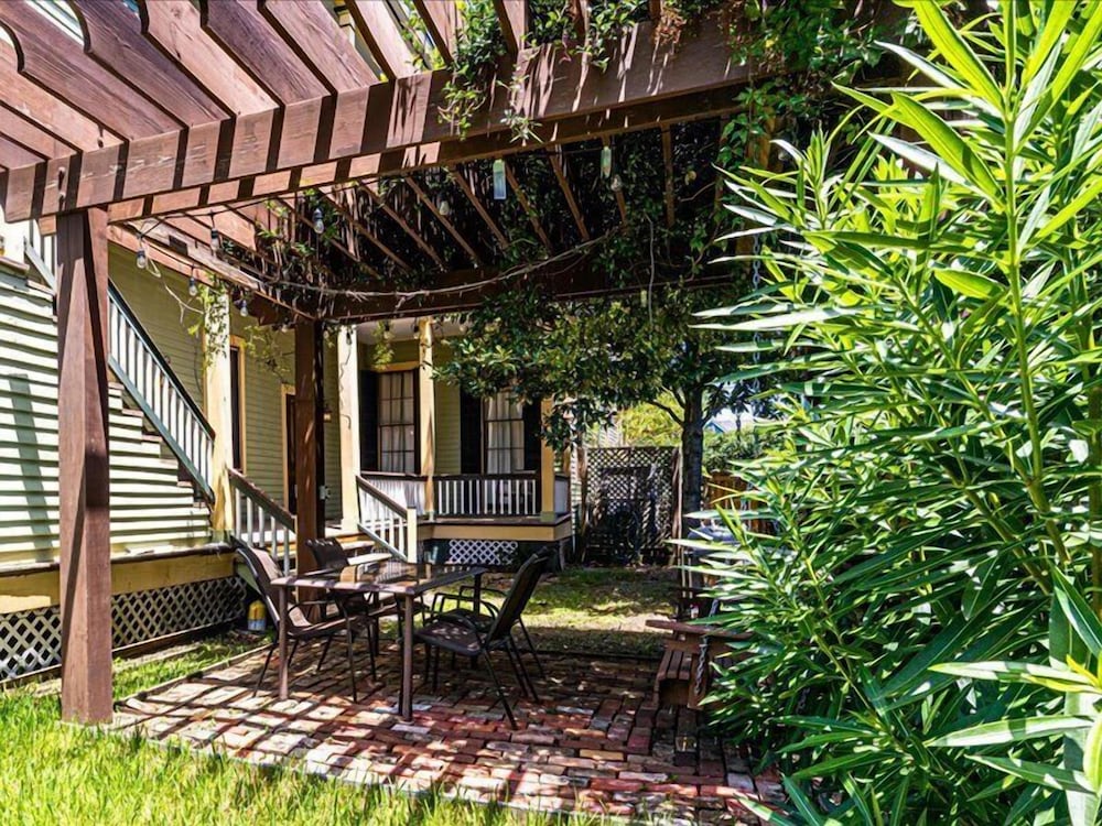 The Shaw House by 3rd Coast Getaways view 5