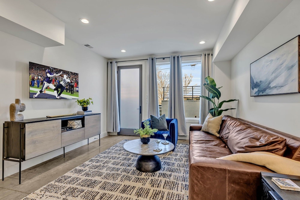 Euphony-designer Furnishings-5 Mins to Broadway