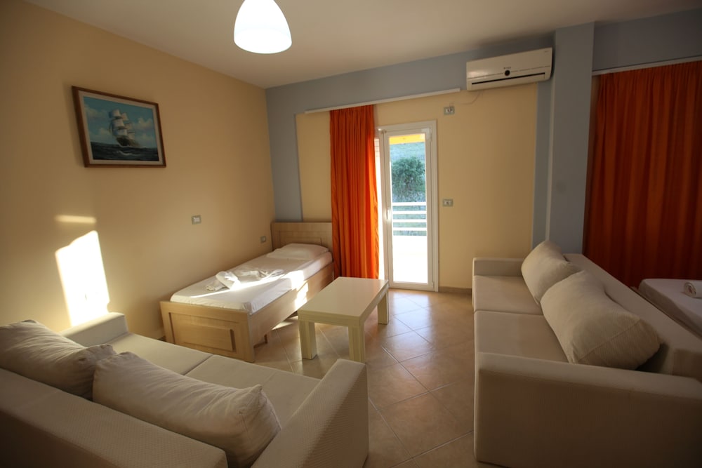 Karos Hotel Llaman