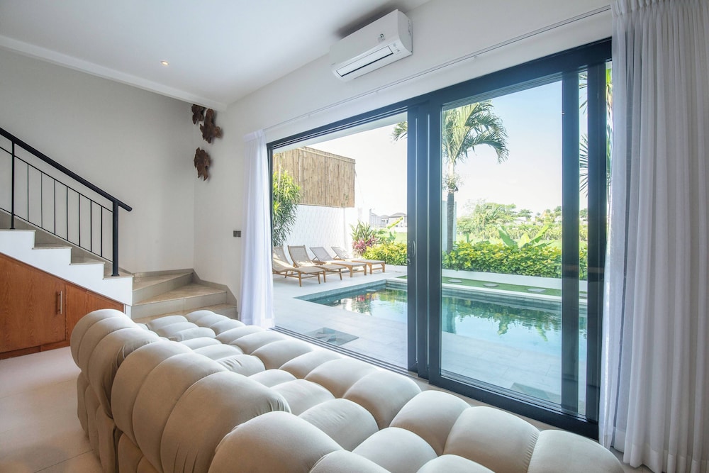 4 Bd Seminyak Retreat, Rice Fields 4 Mins to Beach