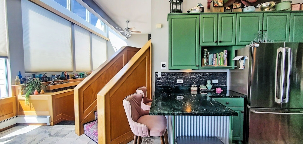 Marble House - Beautiful House With Scenic View Within Close Proximity To Ski Resort 5 Bedroom Home by RedAwning view 2