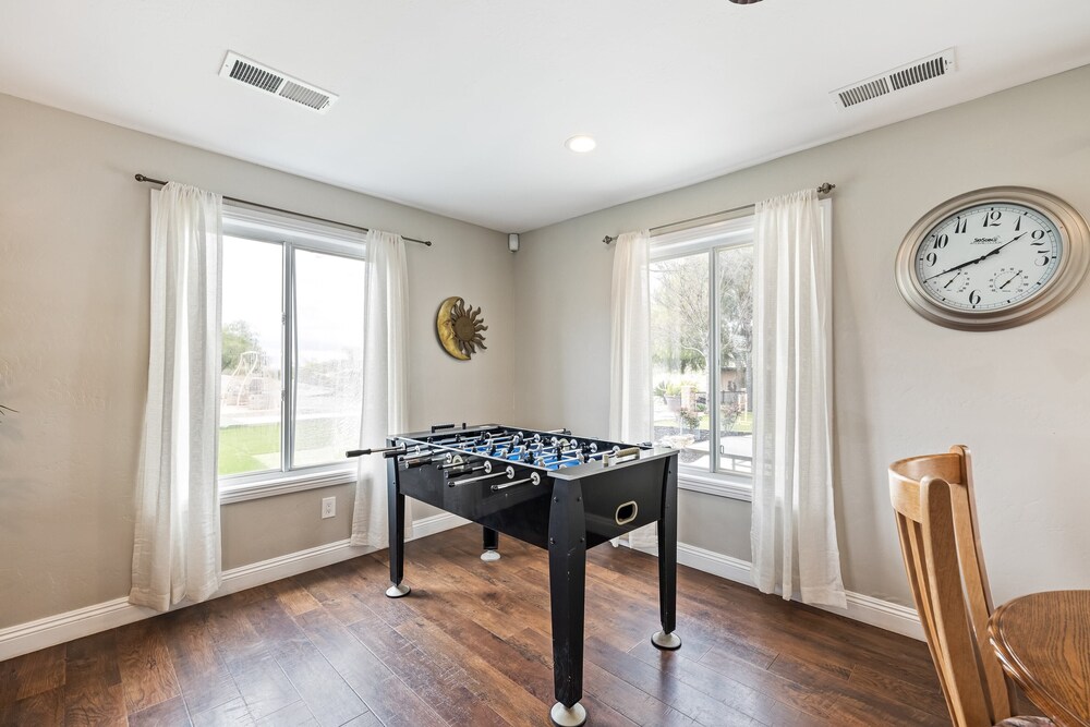 Breathtaking Meadows by Avantstay Temecula Group Retreat Pool, Pickleball, Firepit, Hot Tub