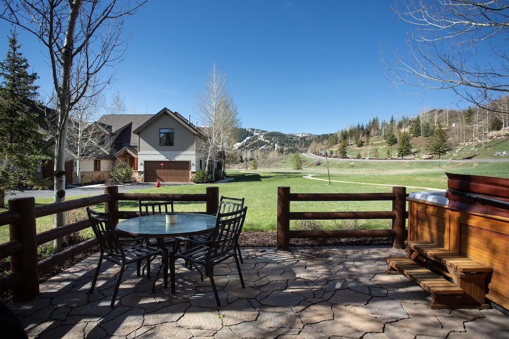 Deer Lake Village at Deer Valley Resort - Four Bedroom Condo with Hot Tub #2477 4 Condo