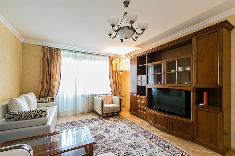 MaxRealty24 Marii Ulianovoy 12