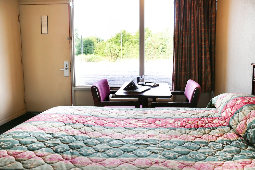 Opelika Vacations - Springwood Hotel - Property Image 37