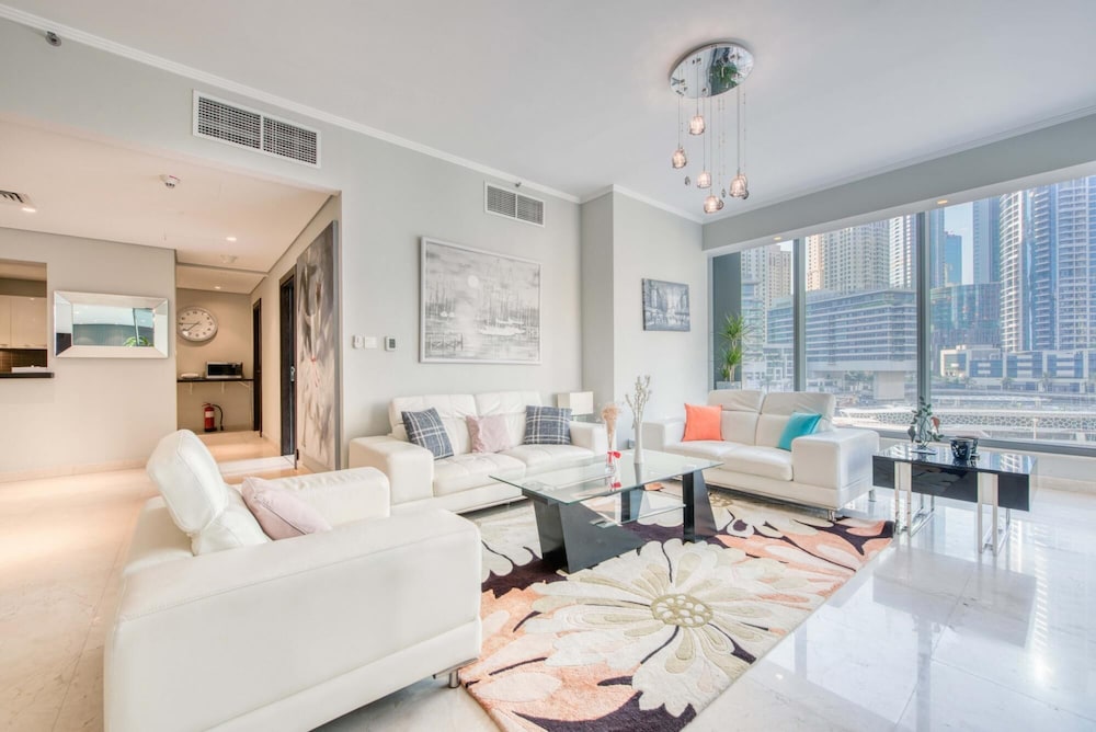 Luxury Apt w Private Jacuzzi Overlooking the Water