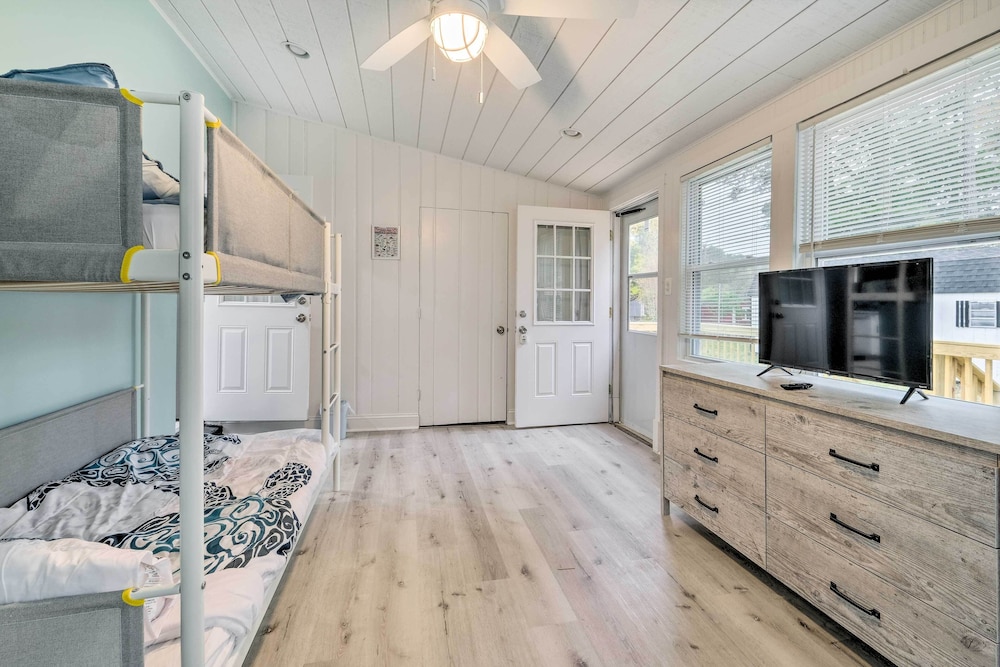 Updated North Beach Cottage: Pet Friendly! view 3