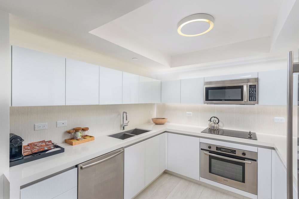 Luxury Vacation Rentals at 1 Hotel & Homes by LRMB