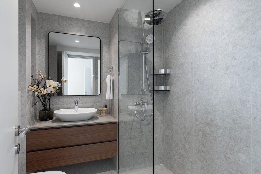 Maison Privee - Dazzling Downtown Retreat w/ Panoramic City Views